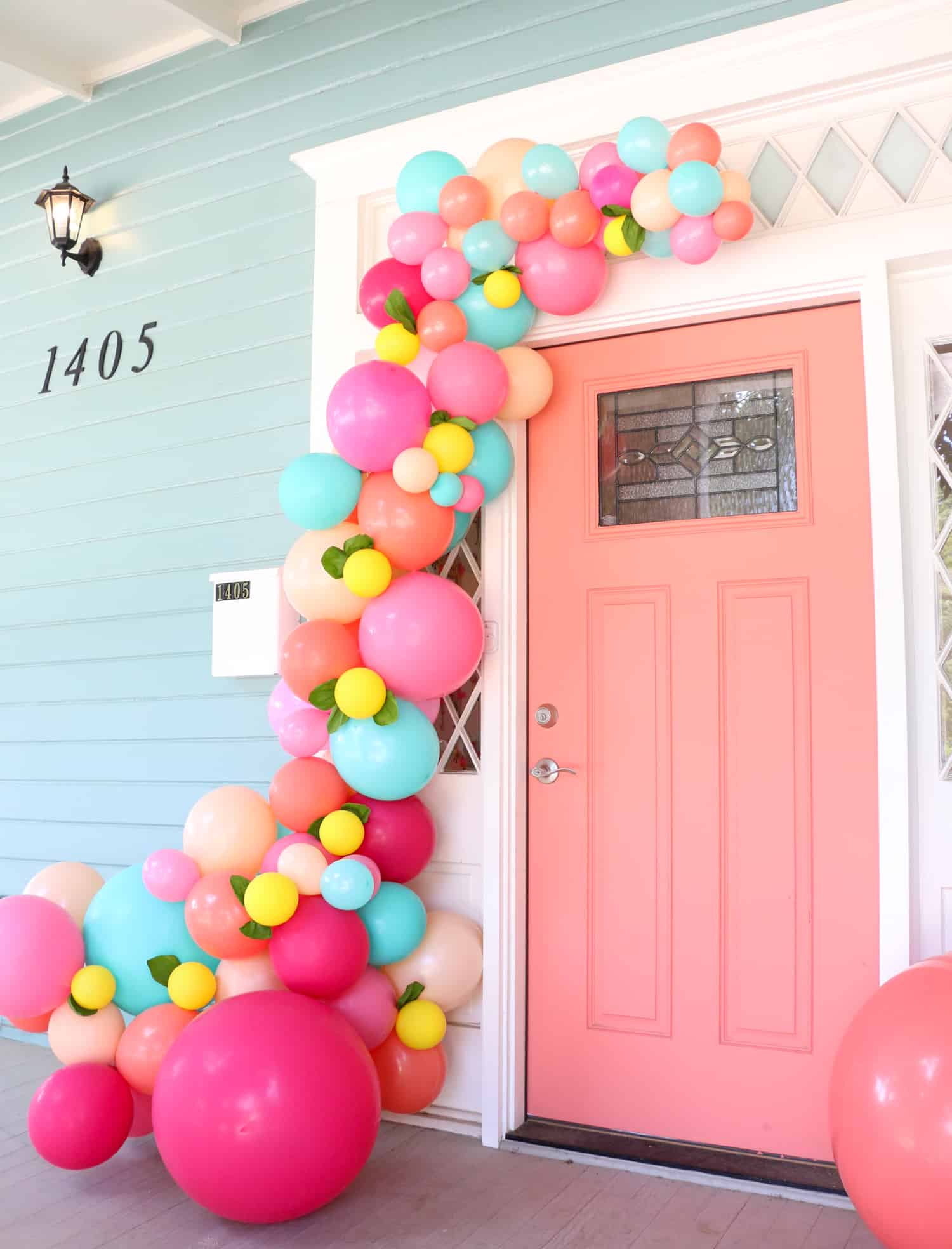 20+ Gorgeous Dollar Store DIY Balloon Garland Ideas - Smart Party Ideas