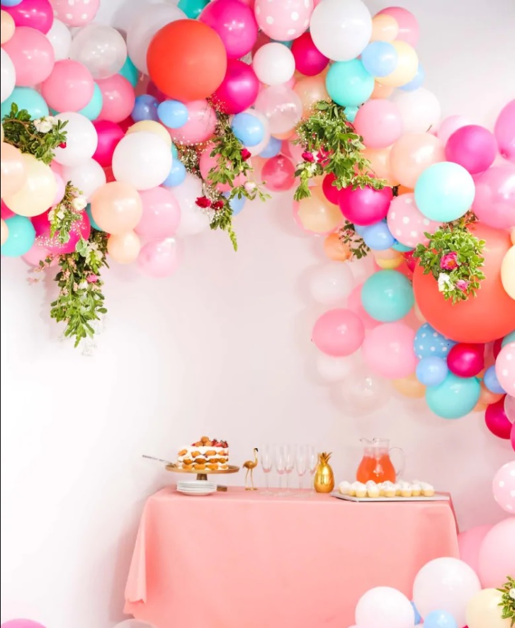 20+ Gorgeous Dollar Store DIY Balloon Garland Ideas - Smart Party Ideas